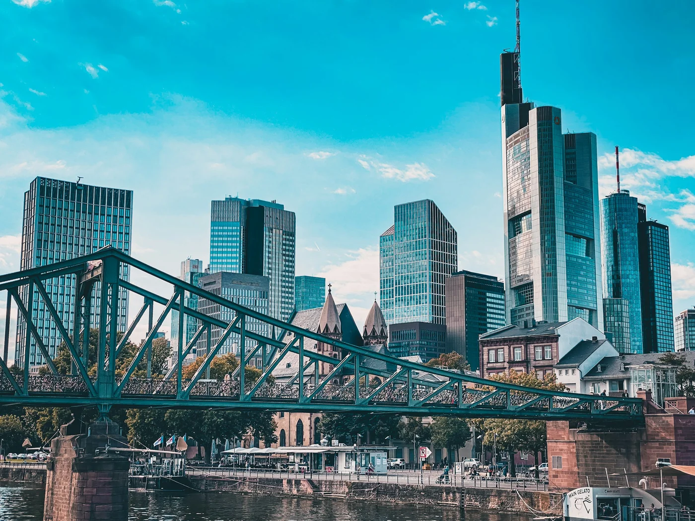 Francfort — photo by Sinan Erg on Unsplash