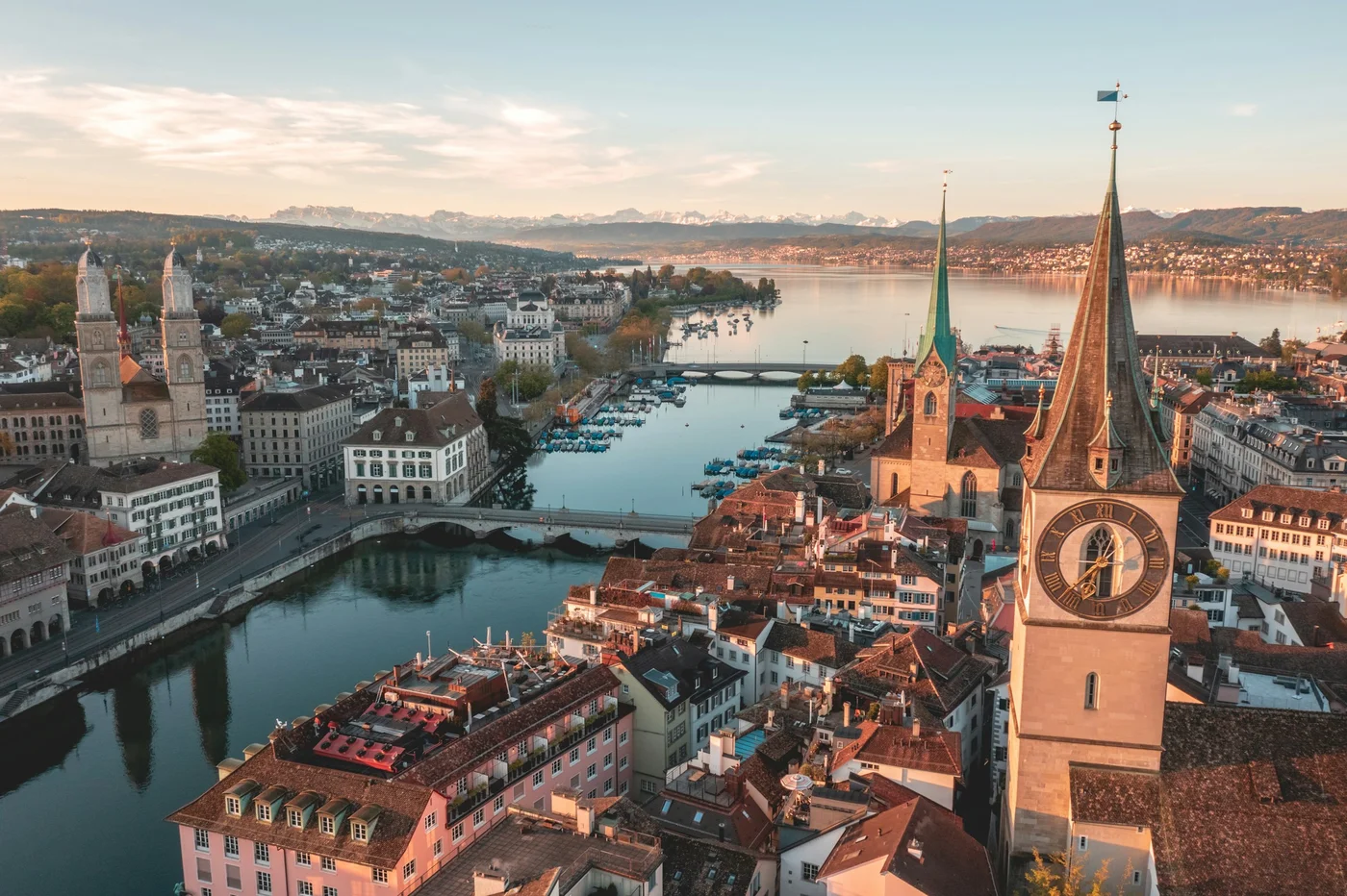 Suisse — photo by Henrique Ferreira on Unsplash