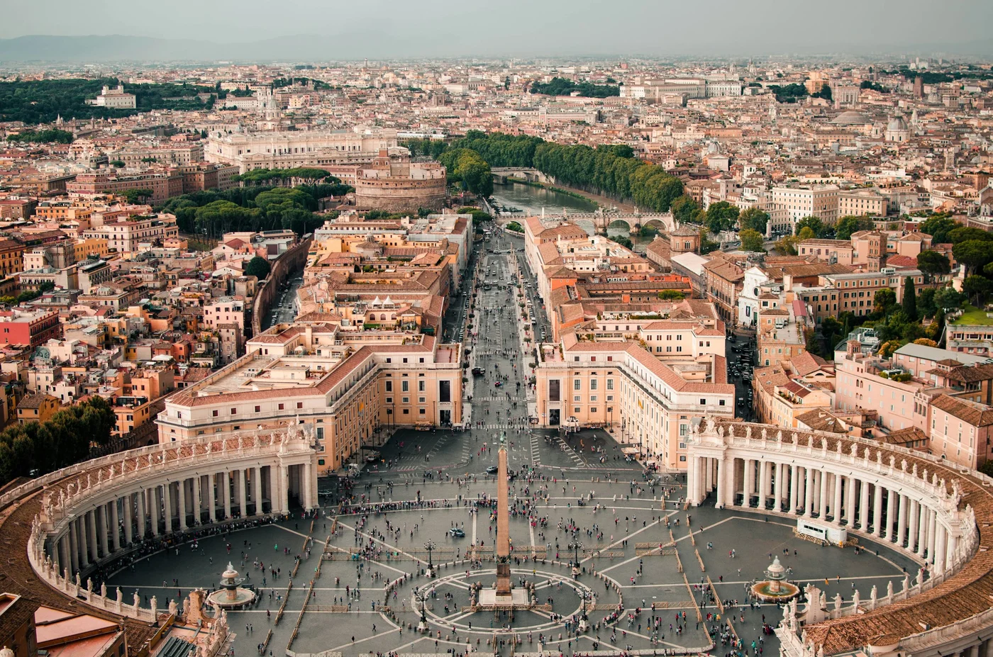 Cité du Vatican — photo by Caleb Miller on Unsplash