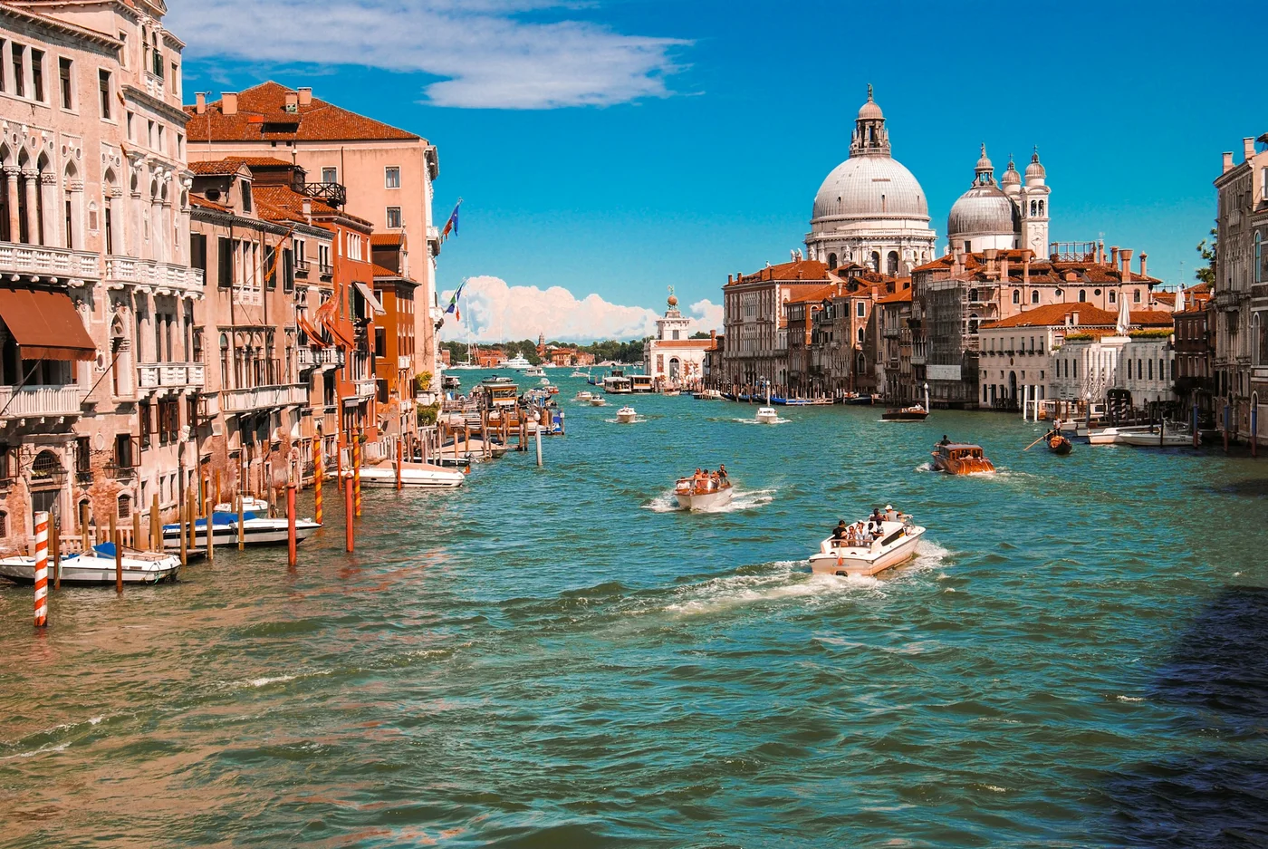 Venise — photo by Dan Novac on Unsplash
